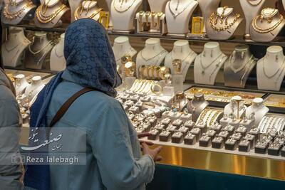  شتاب در سقوط قیمت طلا؛ سکه و دلار چقدر عقب نشستند؟