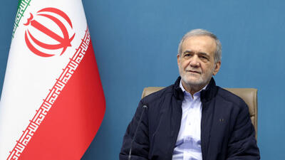  پزشکیان: باید واقعیت های موجود را برای مردم تبیین کنیم / عبور از این مسیر پر فراز و نشیب تنها با آگاهی و همکاری عمومی ممکن است