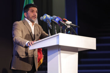 شوخی علیرضا دبیر با تیشرت پوشیدن پزشکیان | حالا دیگر کسی از ما ایراد نمیگیرد | اینترنشنالیها با ۲۰ دلار به هر سمتی پشتک می زنند | من کارگر کشتی هستم