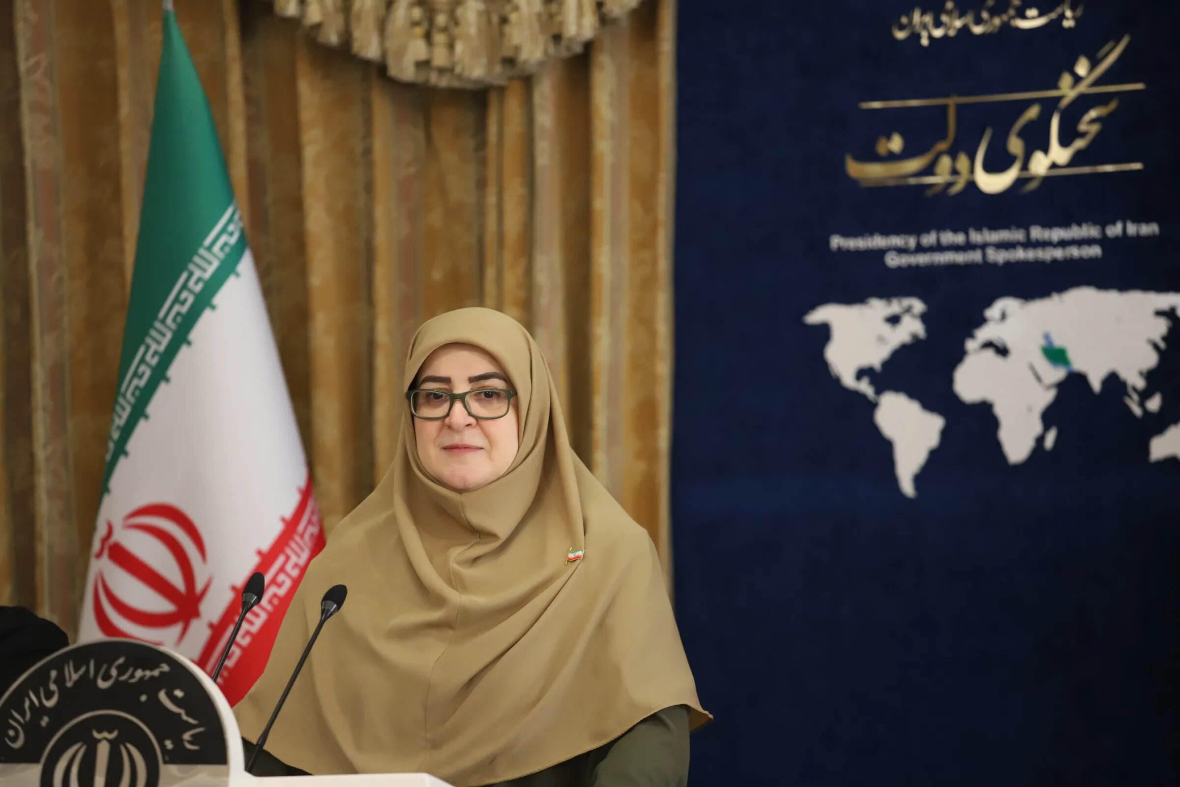 دستور اکید رئیس‌جمهور برای صرفه‌جویی انرژی در دستگاه‌های دولتی / بازگشت هزار نفر از بیکارشدگان جنگ تحمیلی سوم به چرخه اشتغال